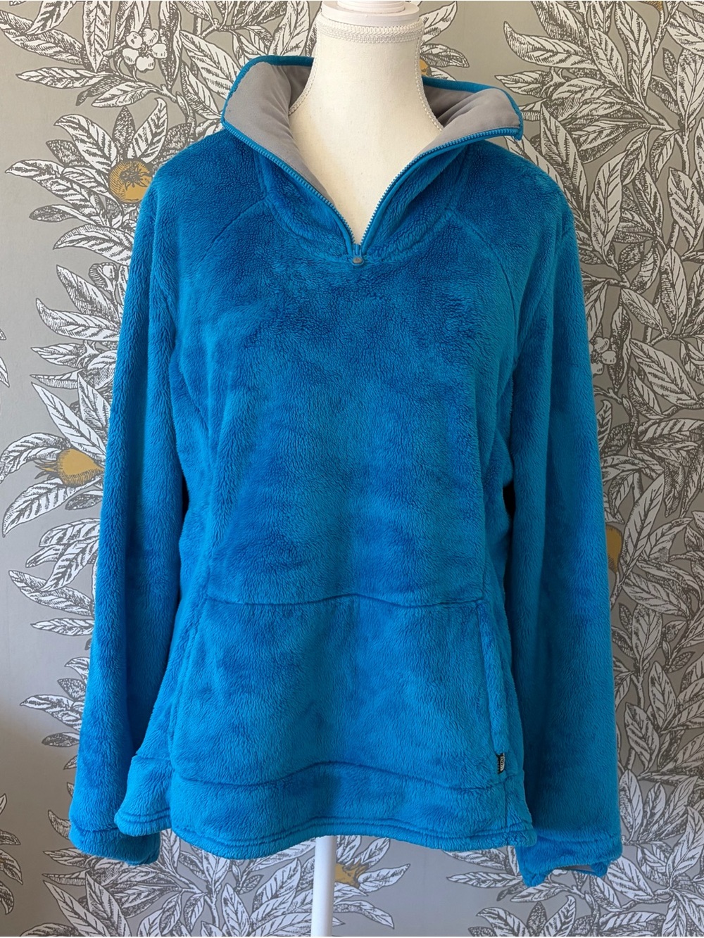 The North Face Women’s XL Fleece Quarter Zip Kangaroo Pocket Pullover